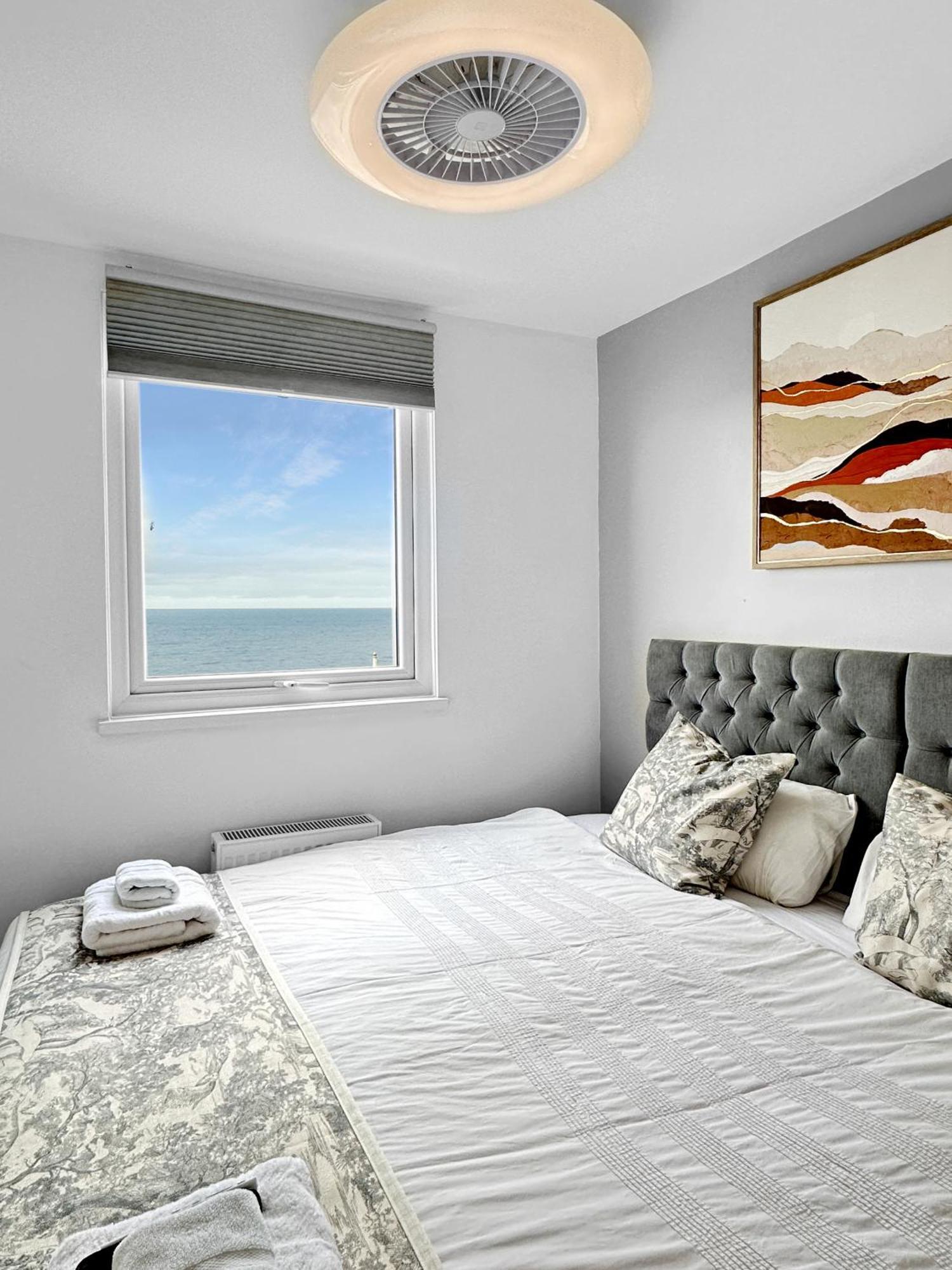 Granada Apartments Queen'S Promenade Blackpool Exterior photo