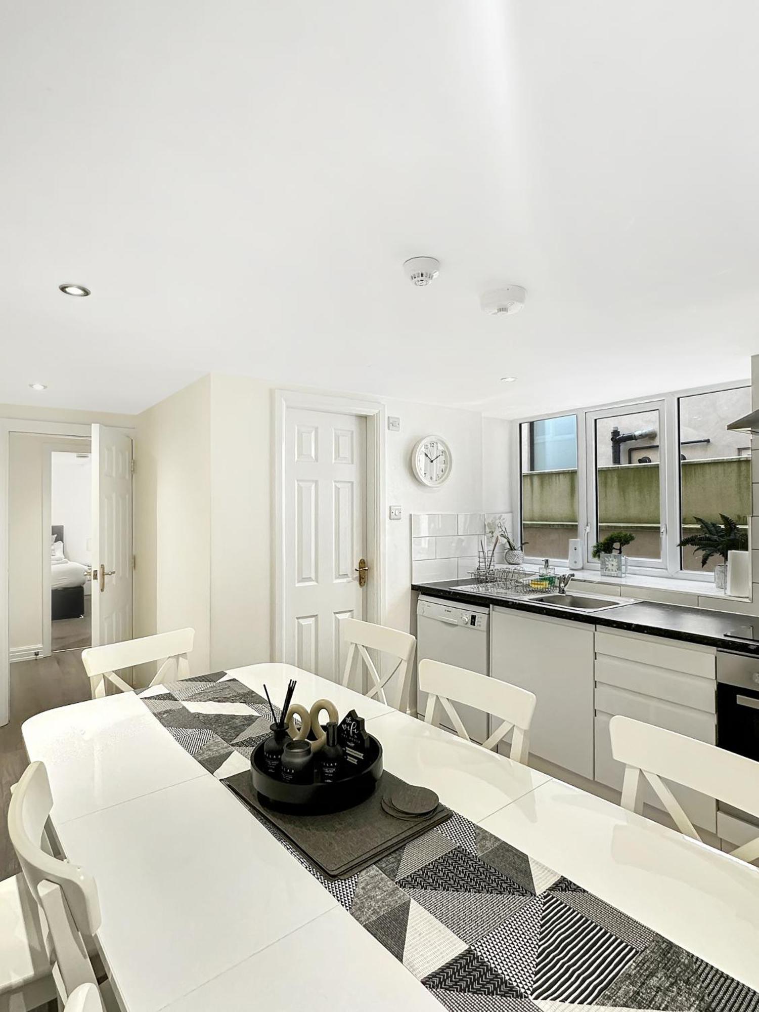 Granada Apartments Queen'S Promenade Blackpool Exterior photo