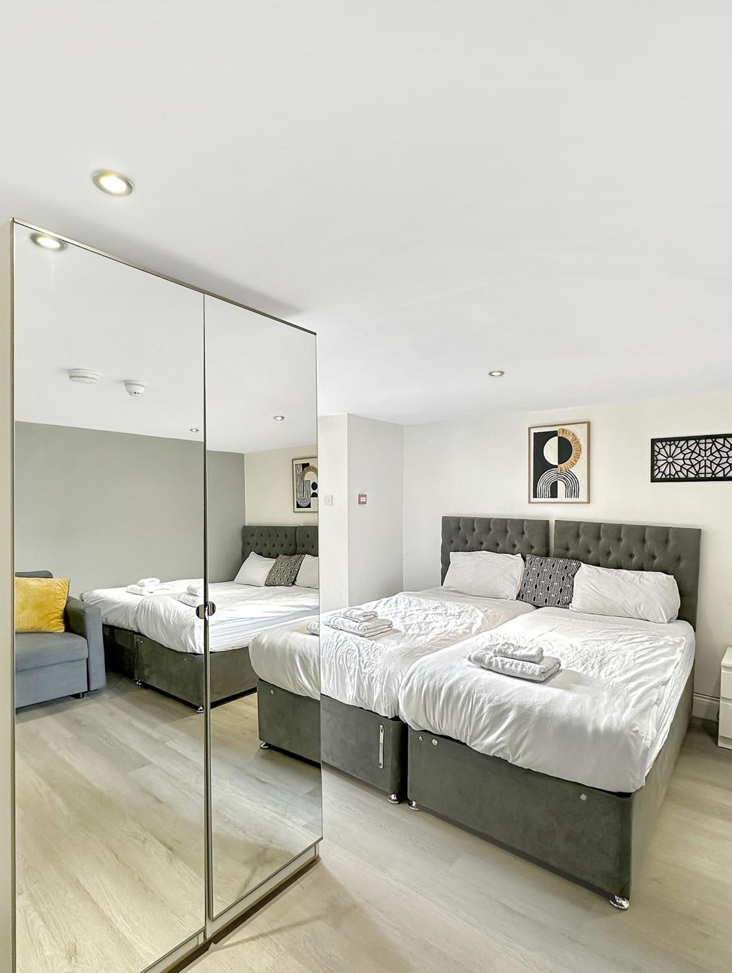 Granada Apartments Queen'S Promenade Blackpool Exterior photo