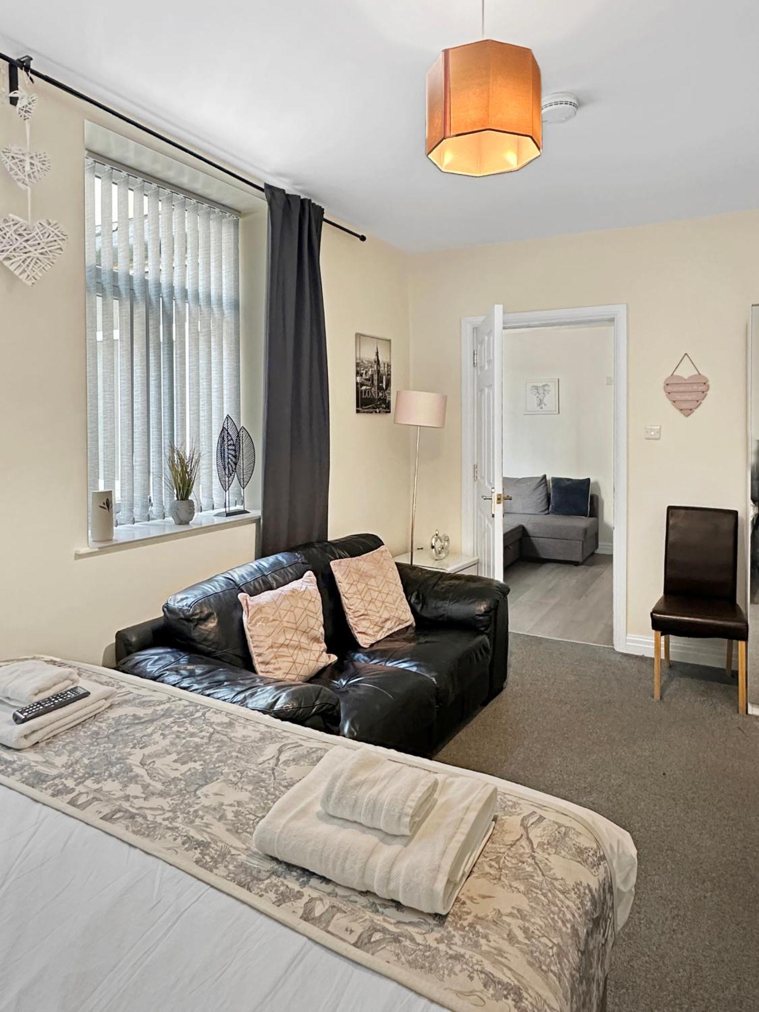 Granada Apartments Queen'S Promenade Blackpool Exterior photo
