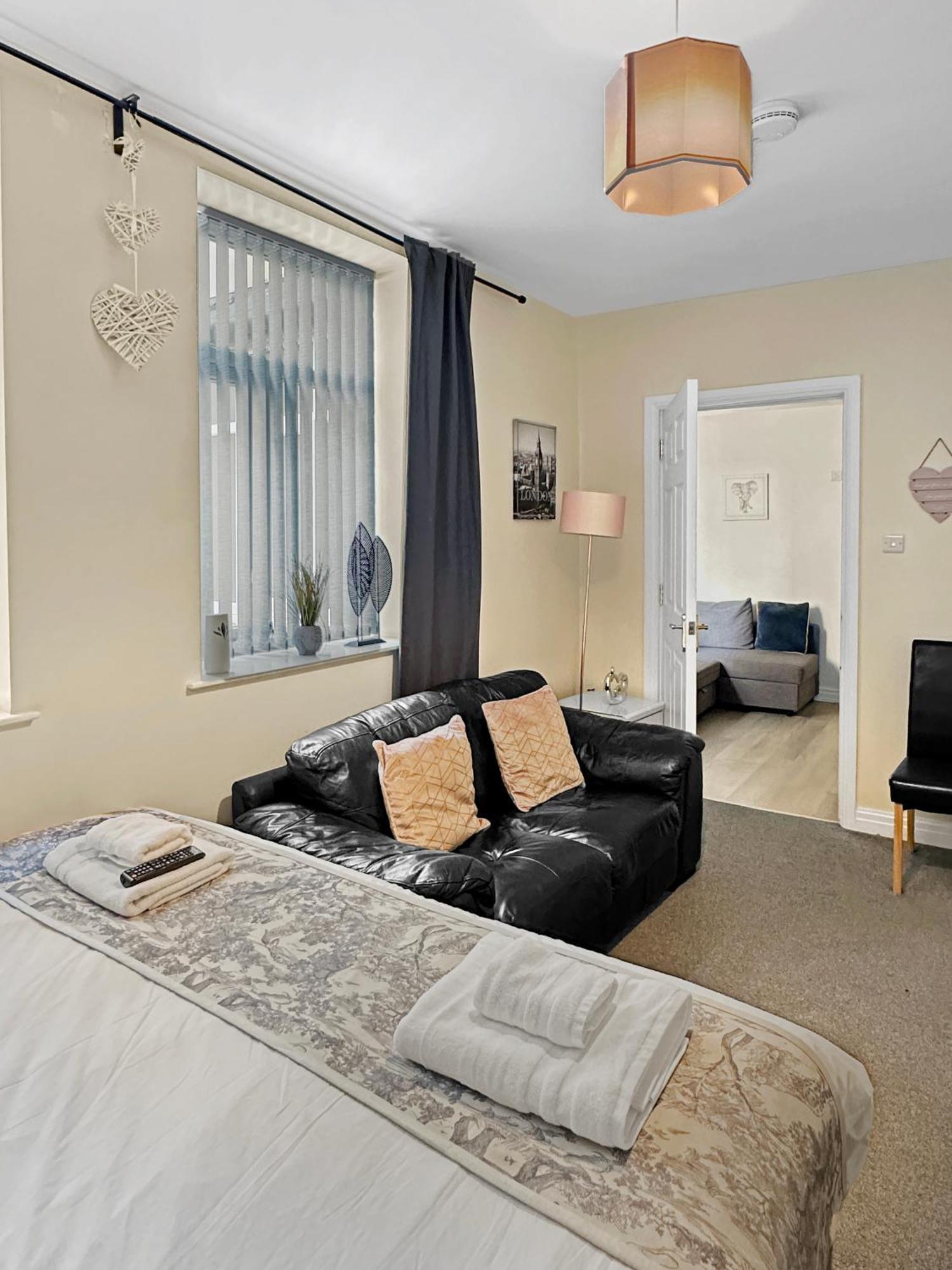 Granada Apartments Queen'S Promenade Blackpool Exterior photo
