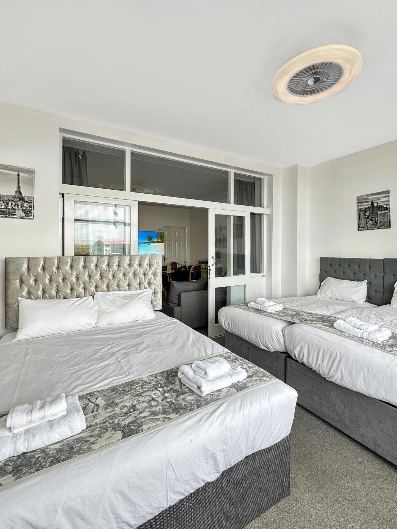 Granada Apartments Queen'S Promenade Blackpool Exterior photo