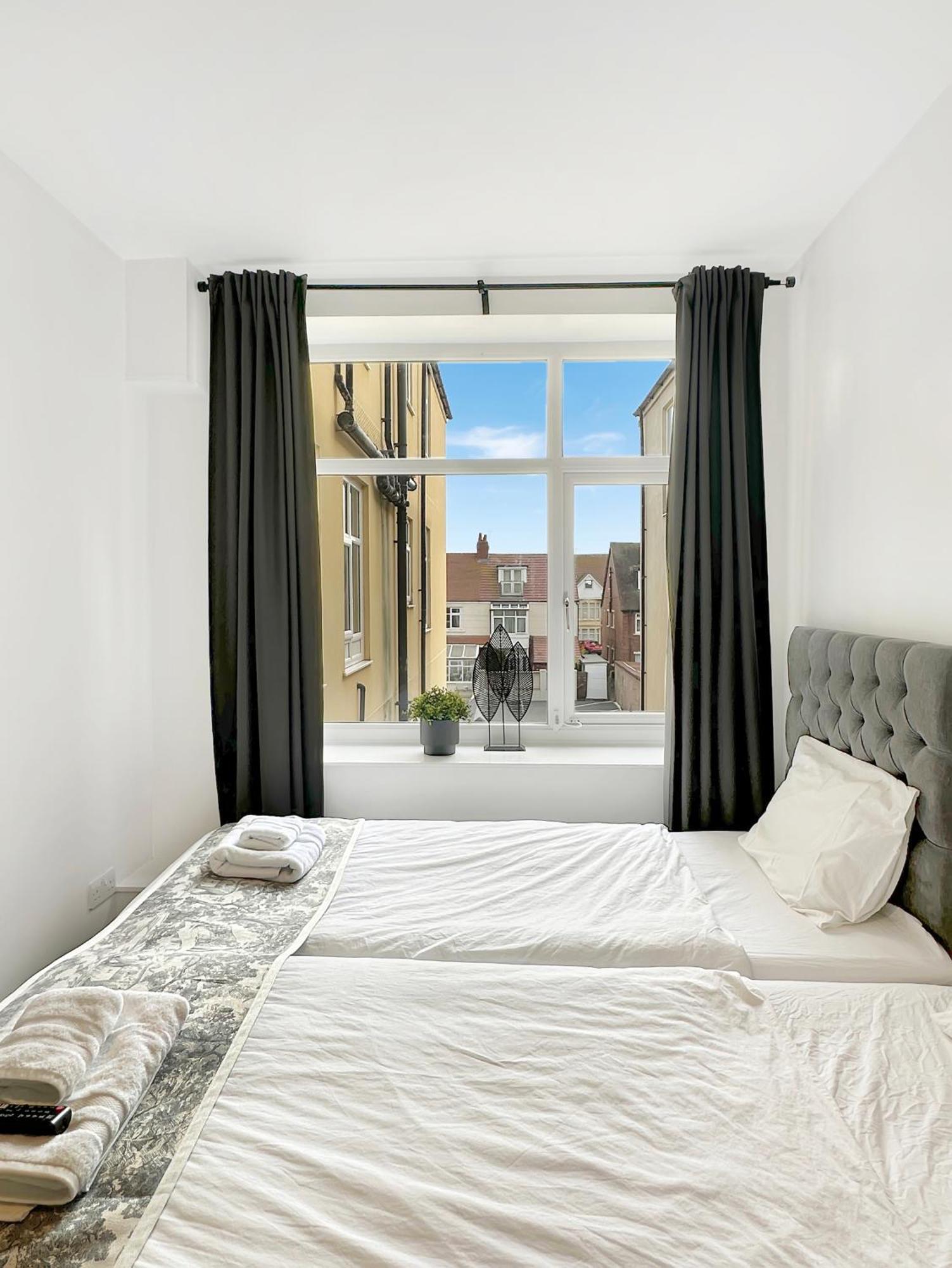 Granada Apartments Queen'S Promenade Blackpool Exterior photo