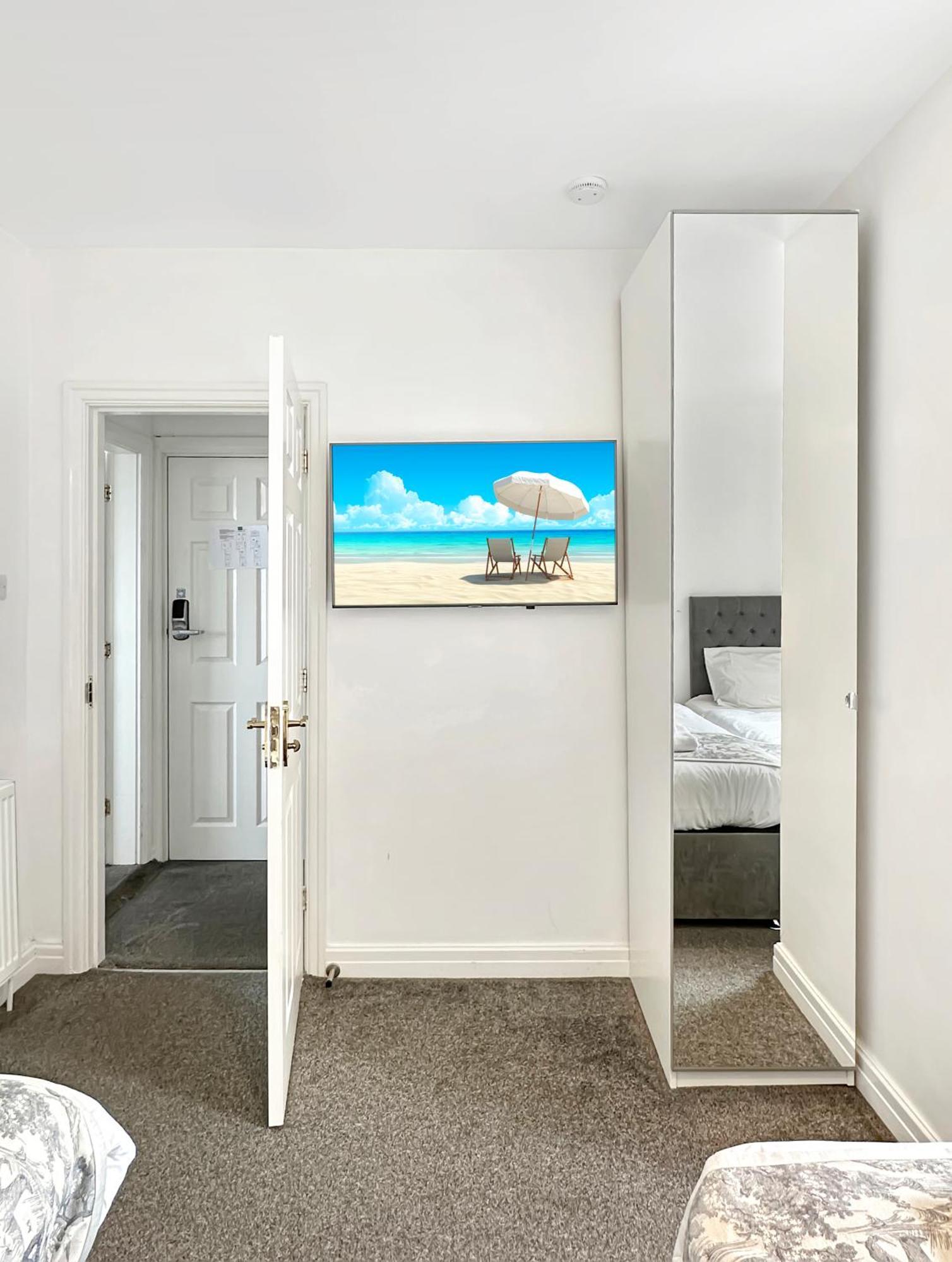 Granada Apartments Queen'S Promenade Blackpool Exterior photo