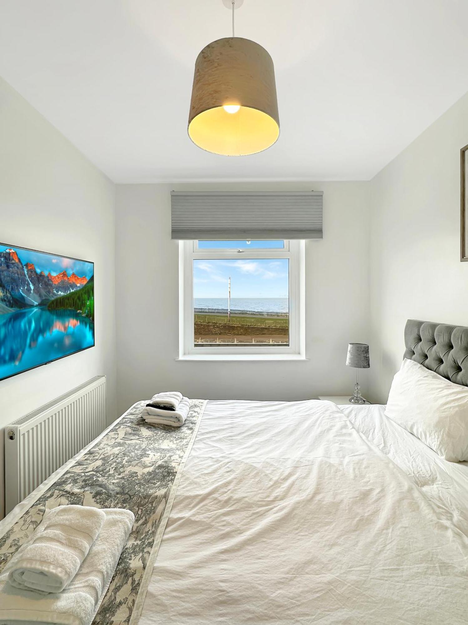Granada Apartments Queen'S Promenade Blackpool Exterior photo