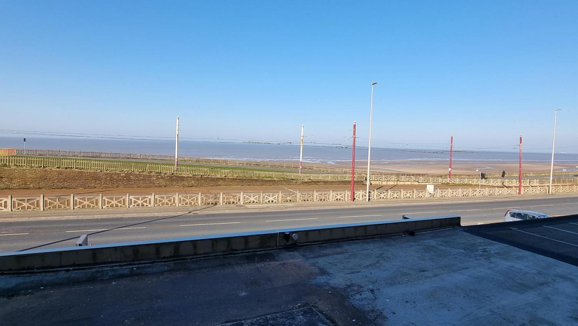 Granada Apartments Queen'S Promenade Blackpool Exterior photo