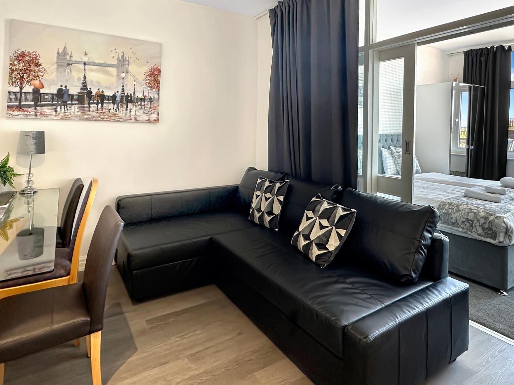 Granada Apartments Queen'S Promenade Blackpool Exterior photo
