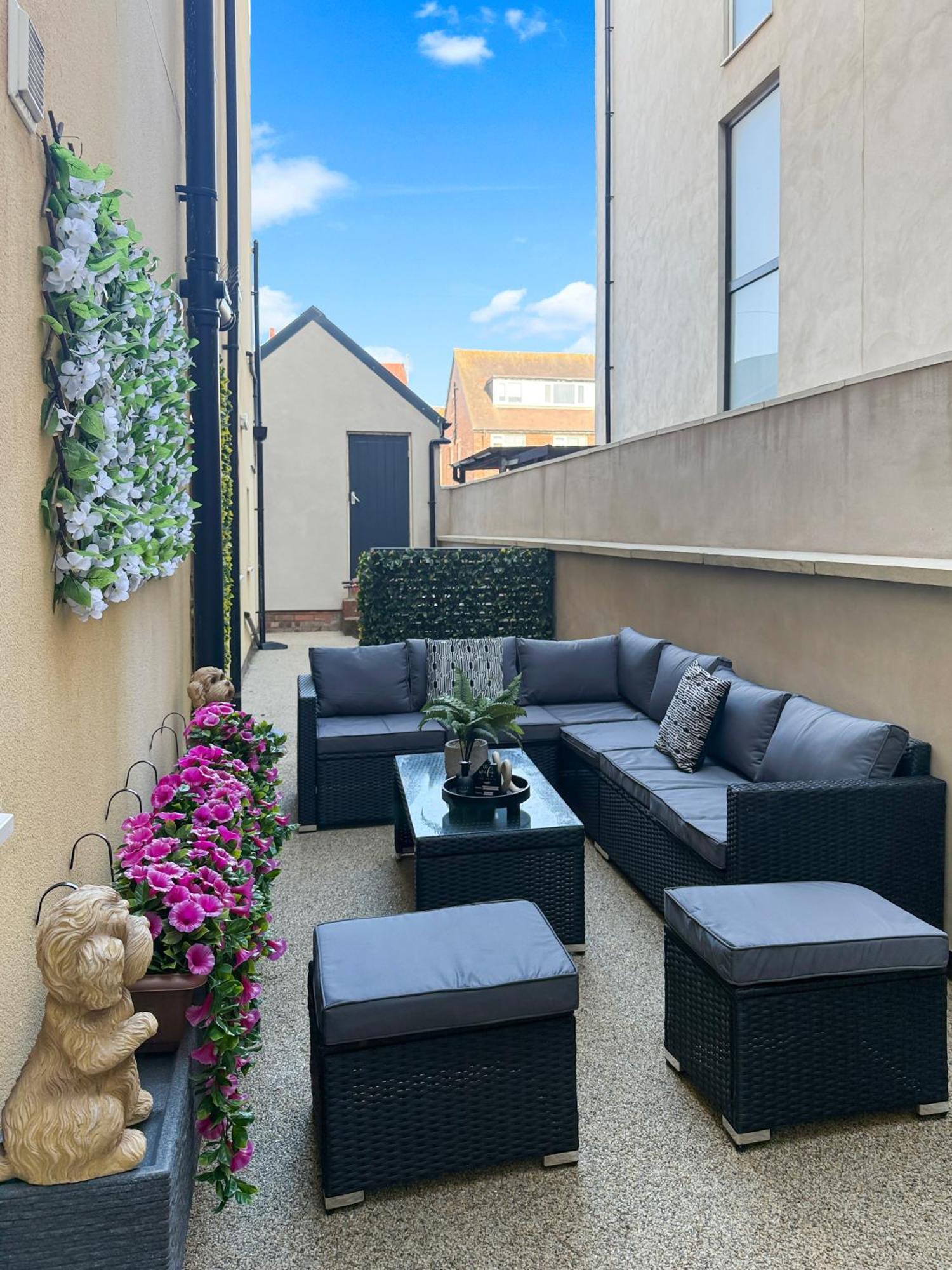 Granada Apartments Queen'S Promenade Blackpool Exterior photo